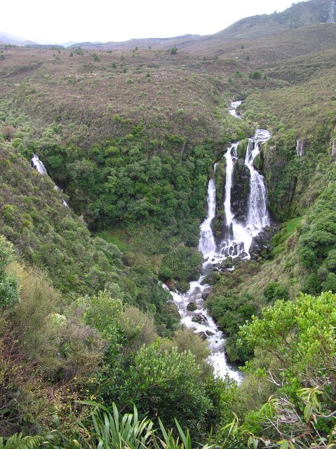 12apr2004_waipunga_falls_taupo_napier_road